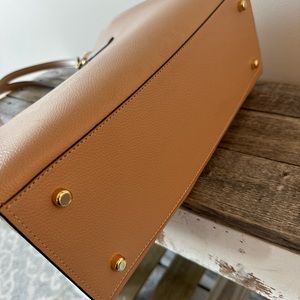 Less than a month old Coach Tatum Carry All bag. No scratches or imperfections.